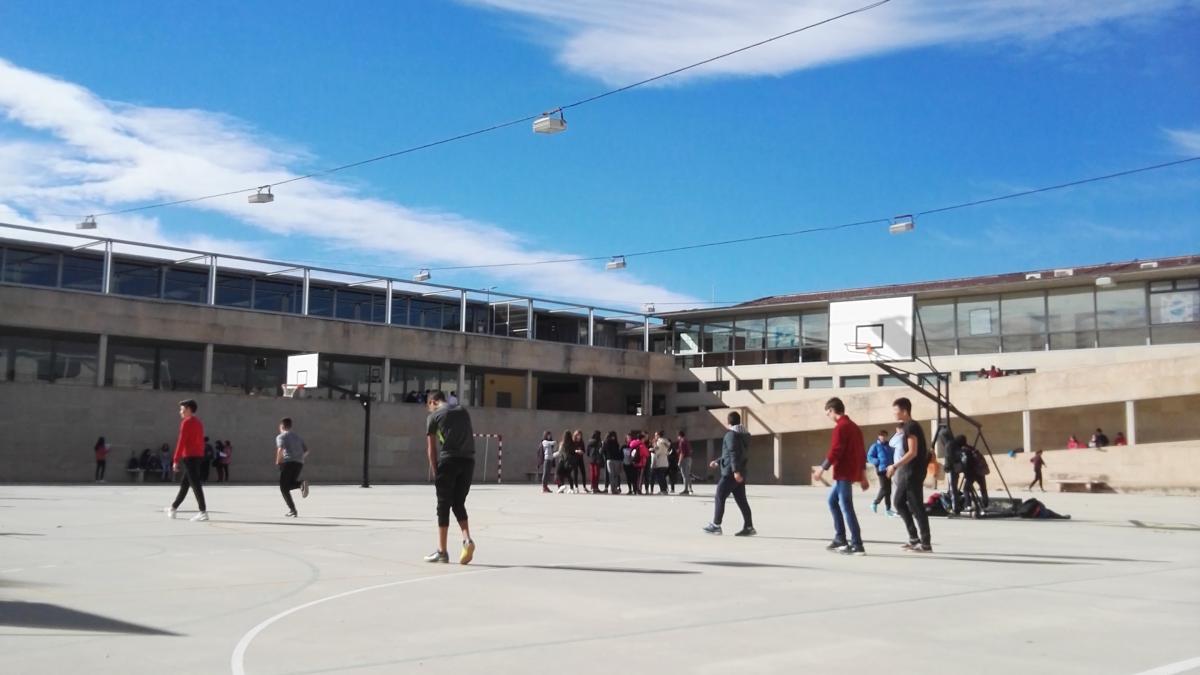 curtea-scolii_50554700