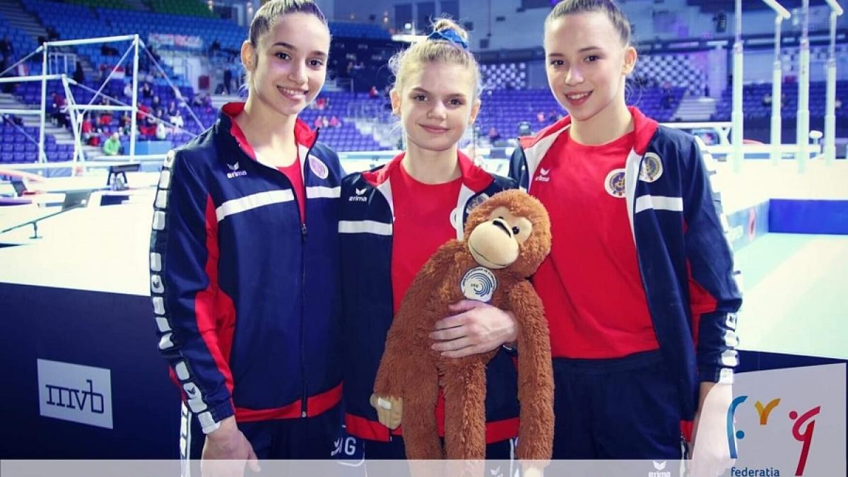 denisa_golgota_gimnastica_fb_00572000