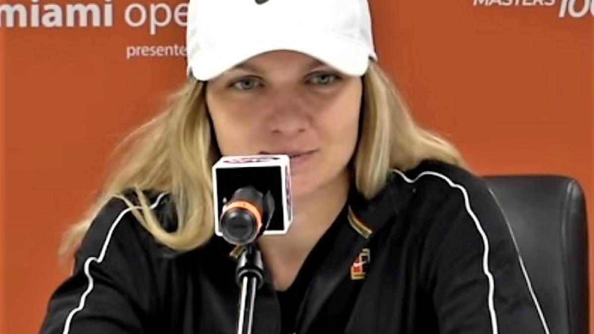 simona-halep-microfon-sapca-declaratii_48020500