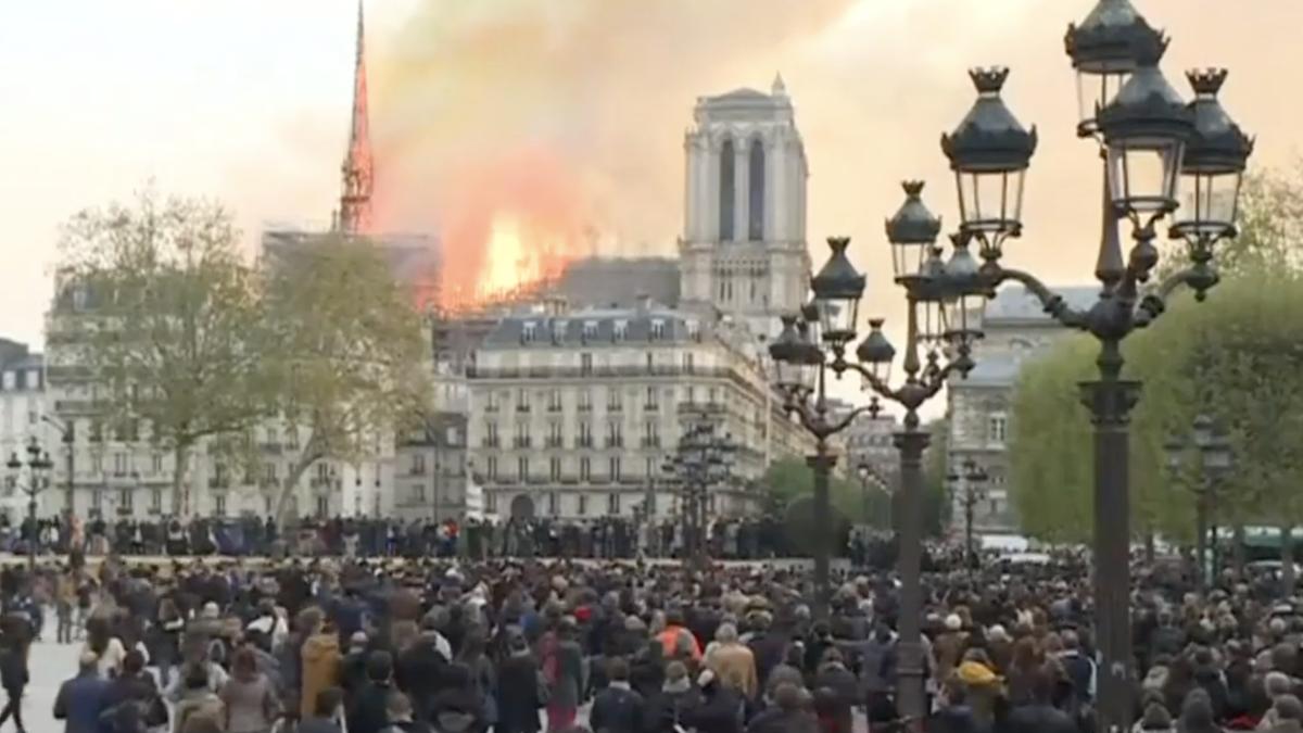 incendiu-catedrala-notre-dame-paris_38704300