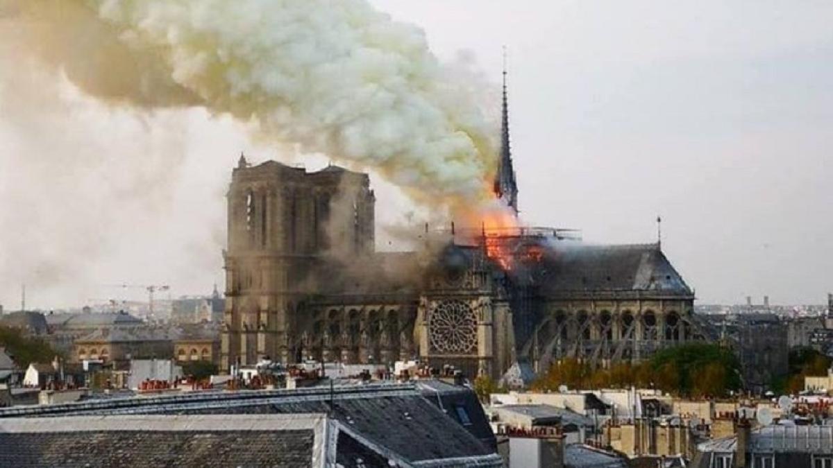 notre_dame_incendiu_paris_87683400