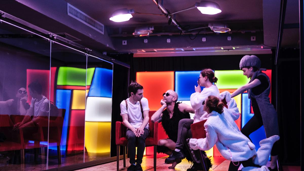 baiatul-cu-sosete-roz--at-excelsior-1_26609600