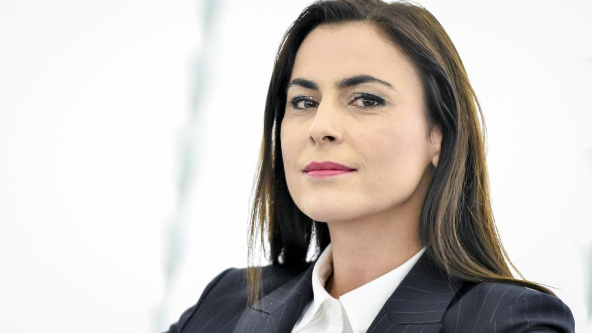 gabriela-zoana_87594700