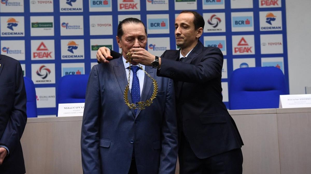 patzaichin_covaliu_colanul_de_aur_58496700