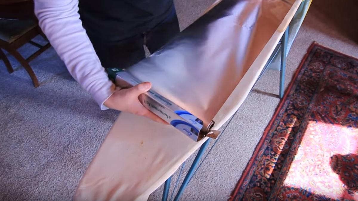 truc-folie-aluminiu-masa-de-calcat_42971400