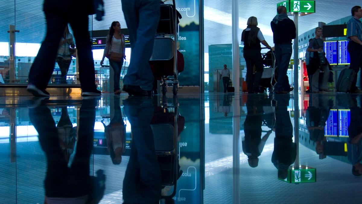 aeroport_turisti_23344500