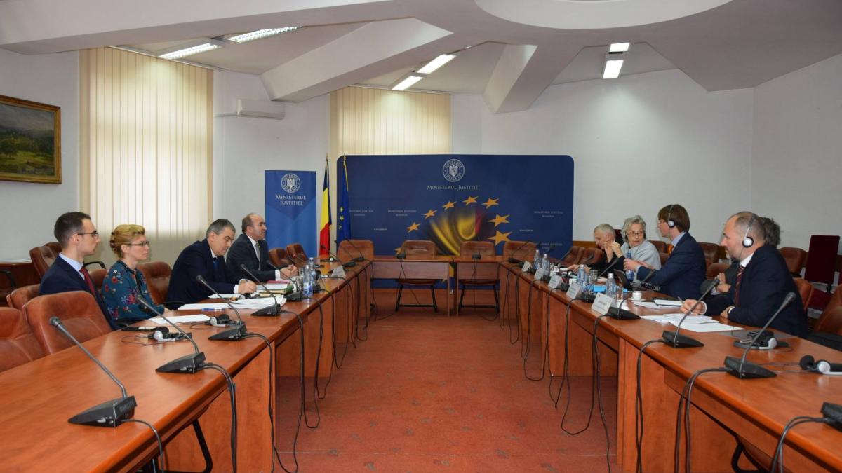 toader---comisia-de-la-venetia--discutii_78763900