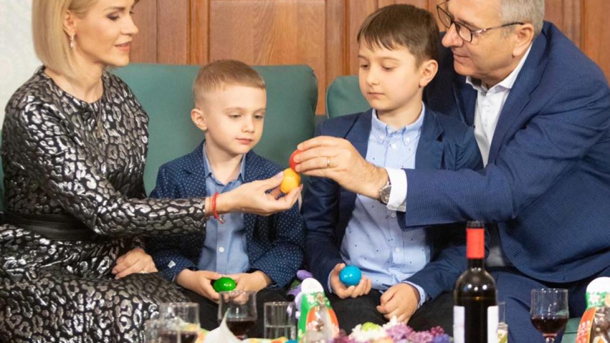 gabriela-firea-si-pandele_40733400