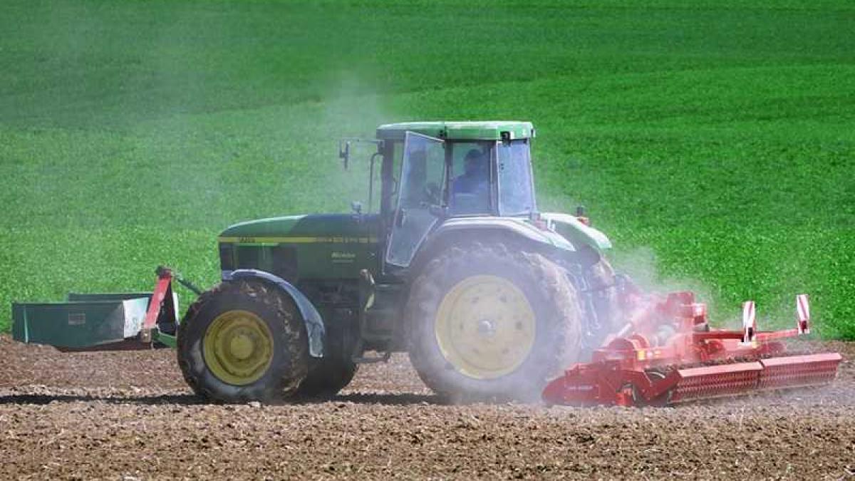 tractor_camp_aratura_23043600