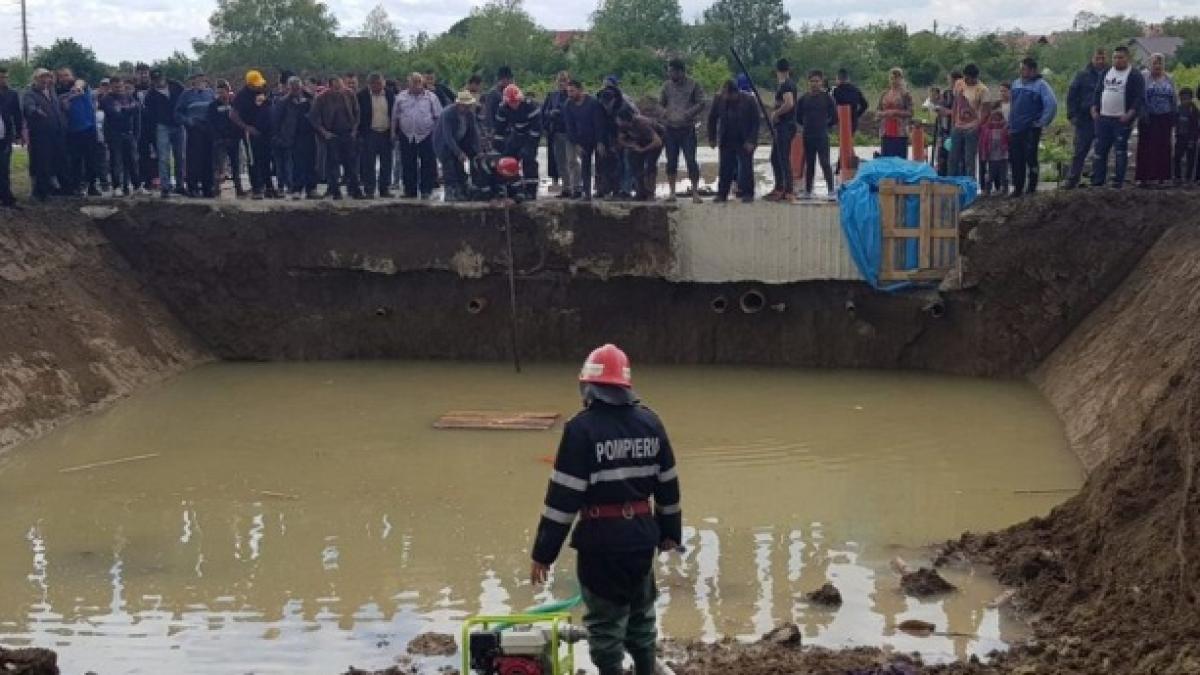 tragedie-in-dambovita-doi-copii-frate-si-sora-au-murit-intr-o-groapa-plina-cu-apa-592635_16956700