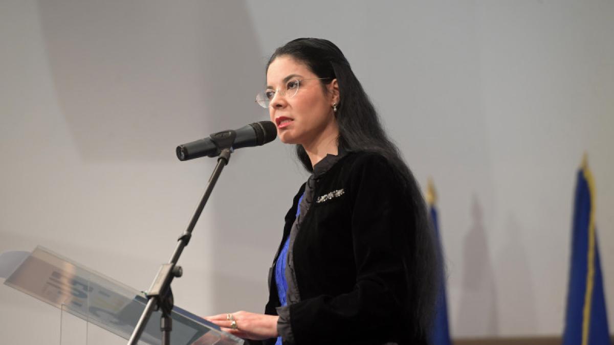 ana-birchall_31669700