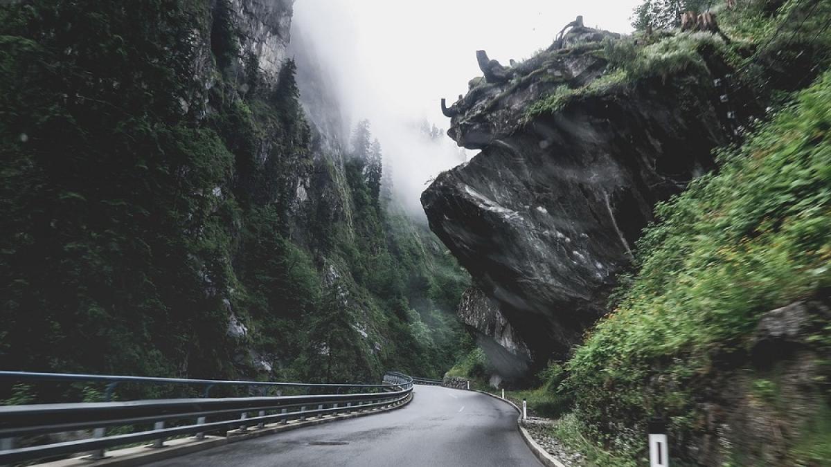 sosea_munte_trafic_pietre_82425800