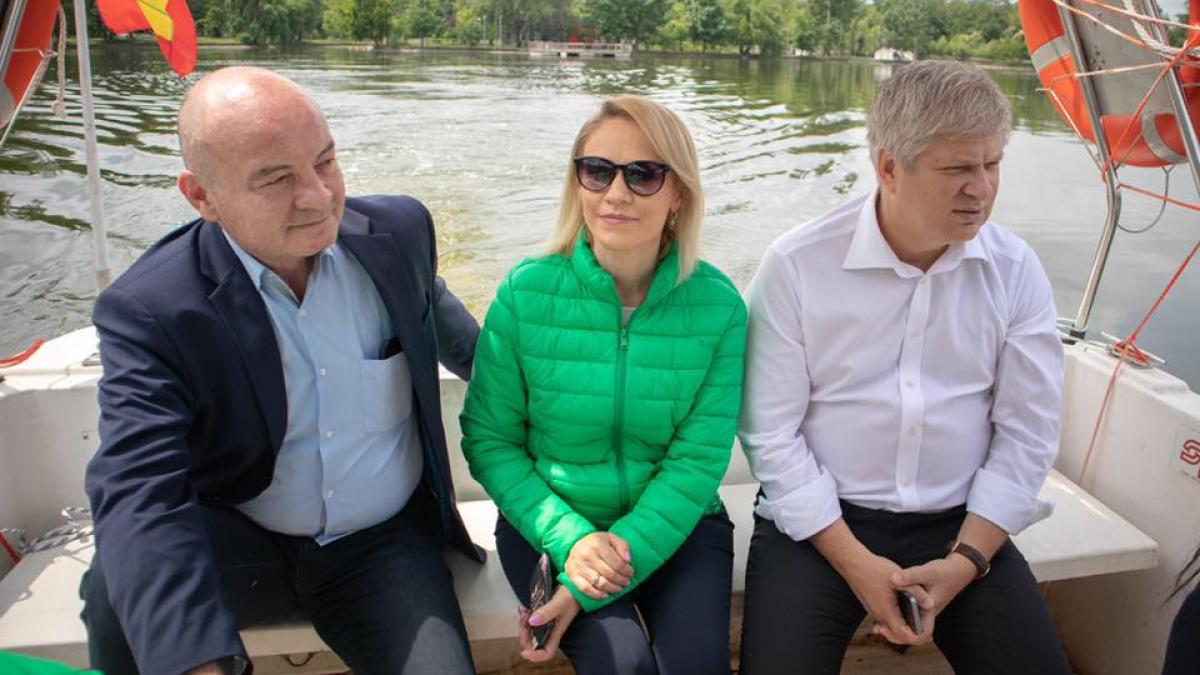 firea---tudorache--pe-barca_07318800