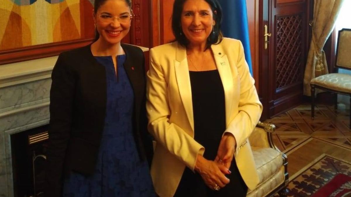 ana-birchall_59955400