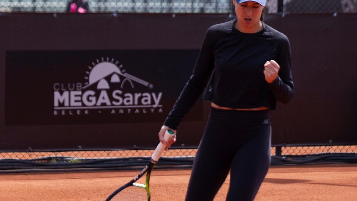 sorana_cirstea_negru_ist_tw_11171500