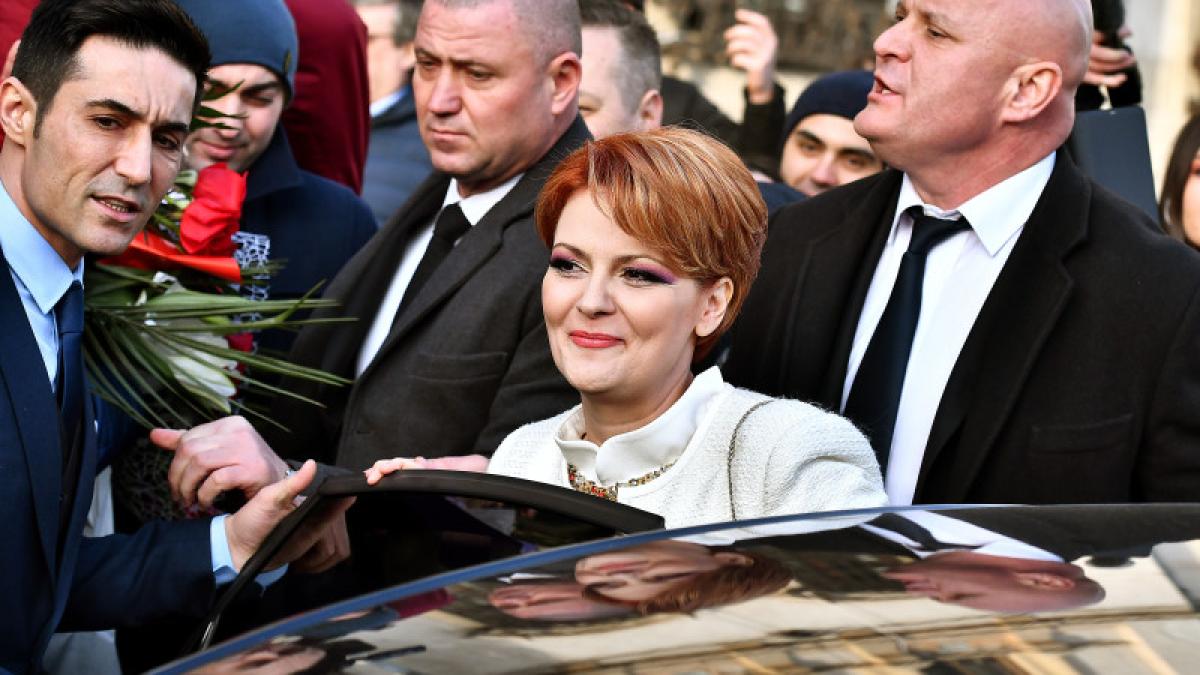 lia-olguta-vasilescu-si-claudiu-iulian-manda--vicepresedinte-al-senatului--s-au-casatorit-civil-in-sala-mare-a-primariei-craiova_39241800