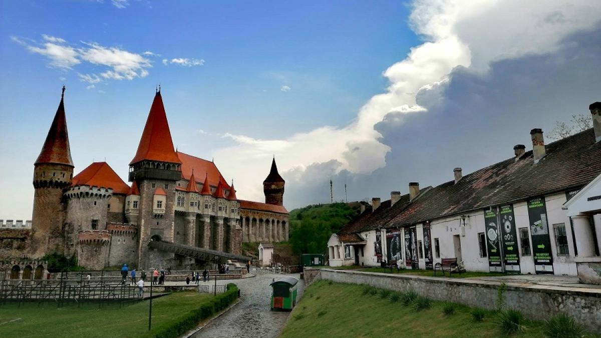 targul-european-al-castelelor-castelul-corvinilor-fb_21101600