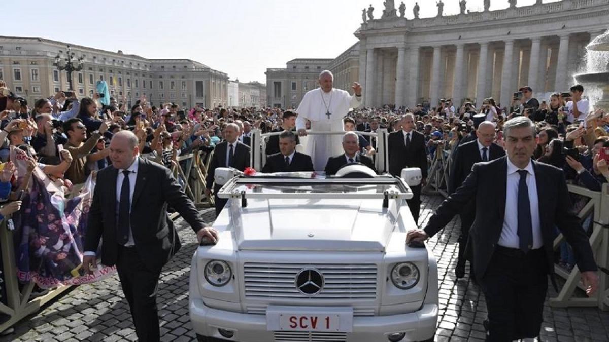 papa_francisc_papamobil_15115800