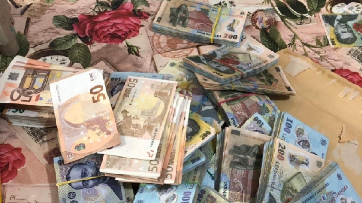 bani-euro-lei-leu_29706800