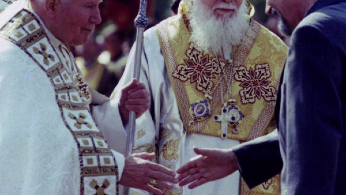 volum_vizita_papei_ioan_paul_romania_24409100