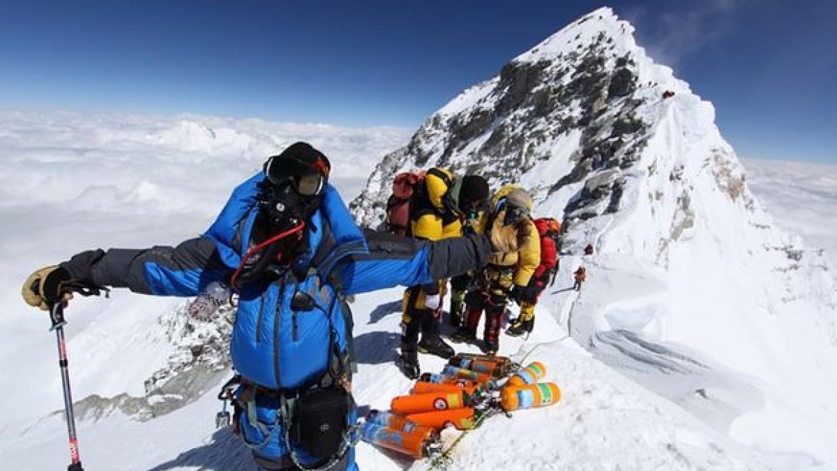 alpinisti-everest_87060800