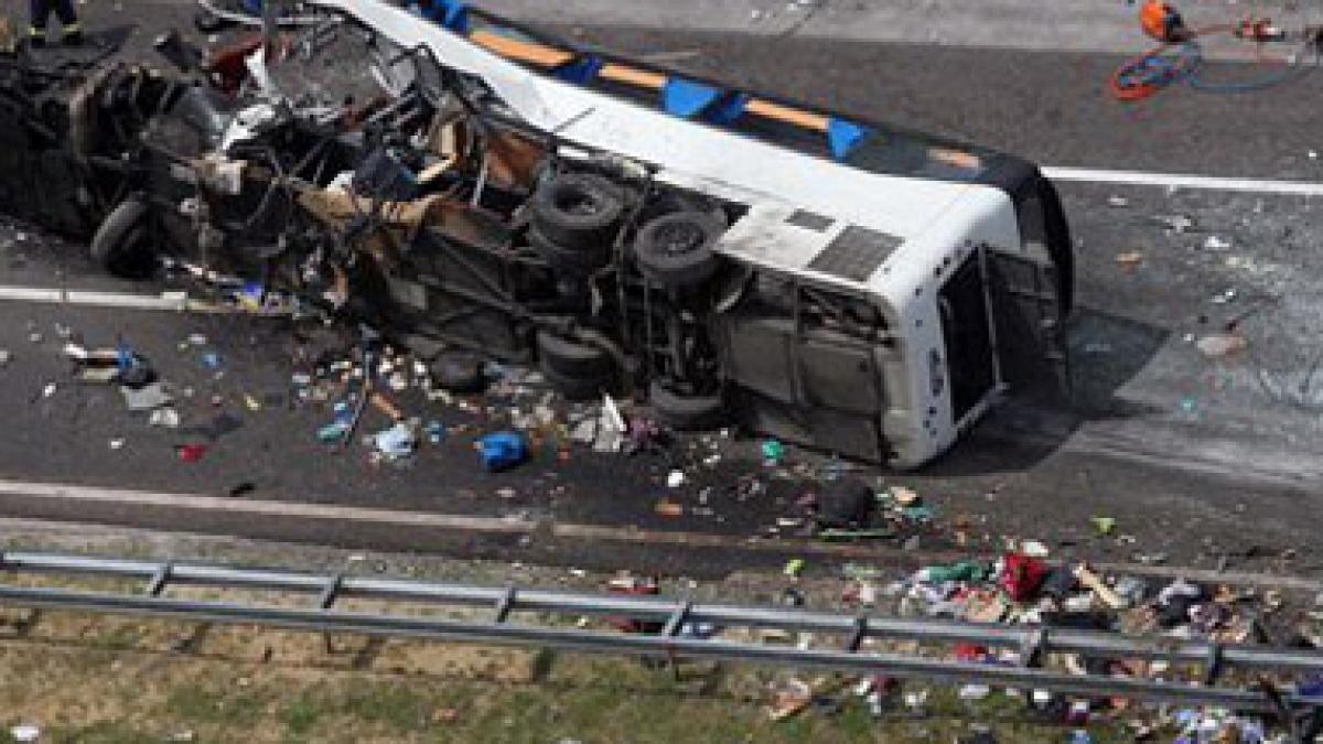 autocar-accident_72903400