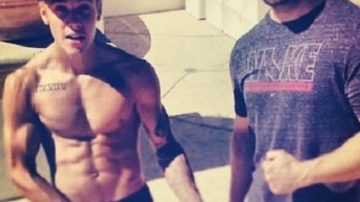 justin-bieber-abs