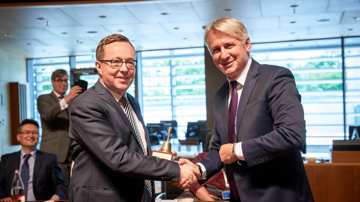 eugen-teodorovici--mika-lintila_36337300