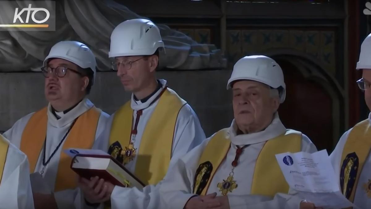 slujba-notre-dame_57620600