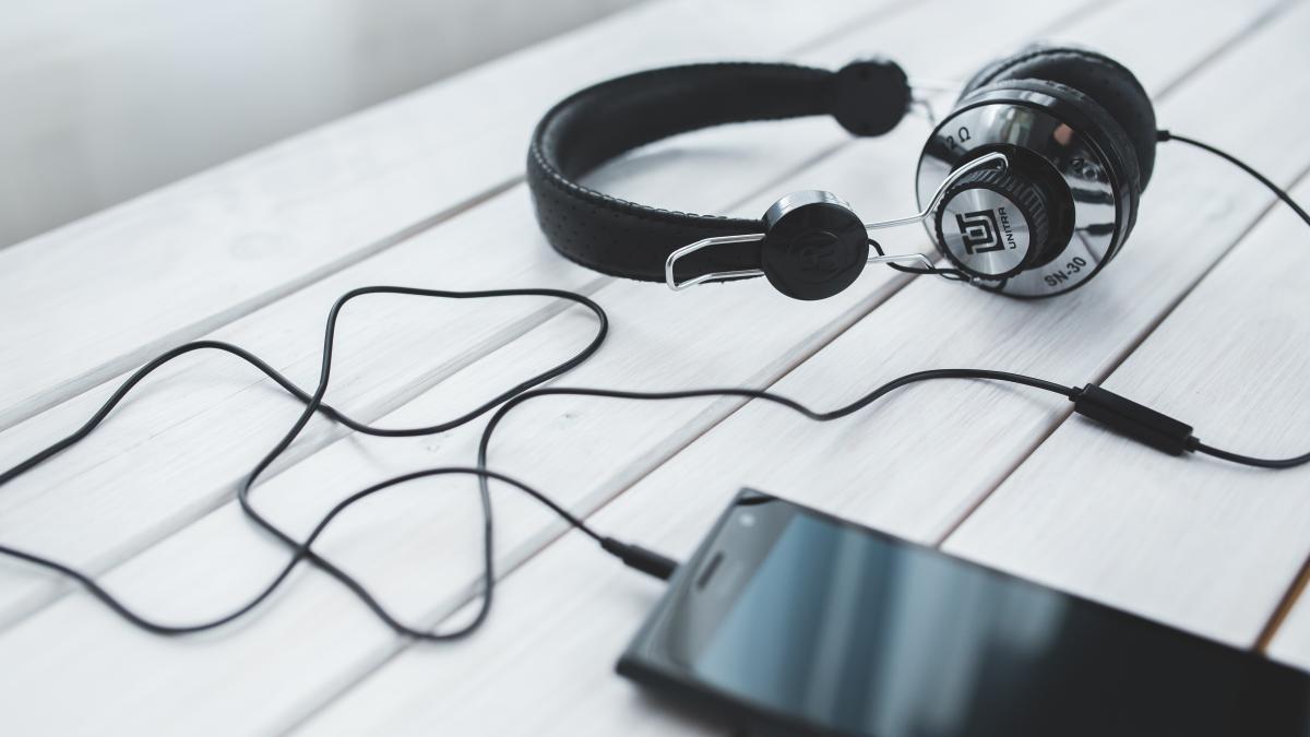 telefon-casti-ascultare_08098600