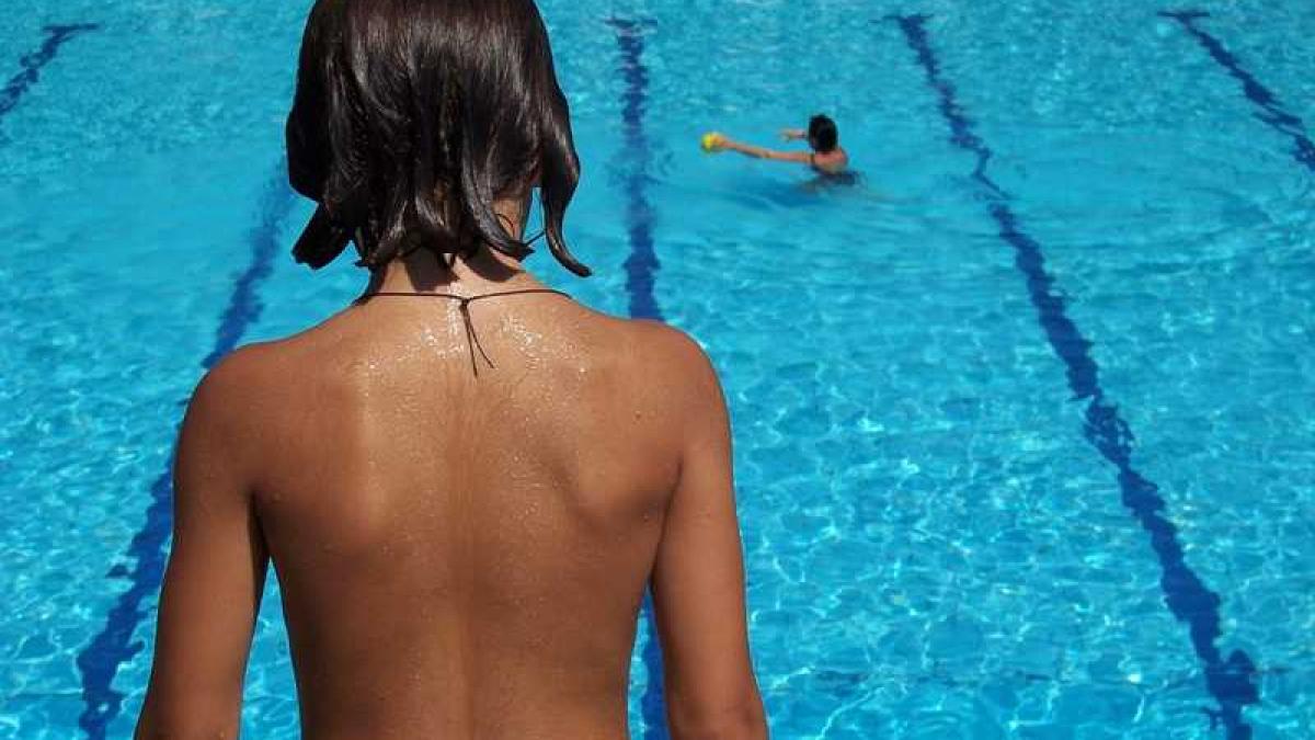 copil_piscina_09415100