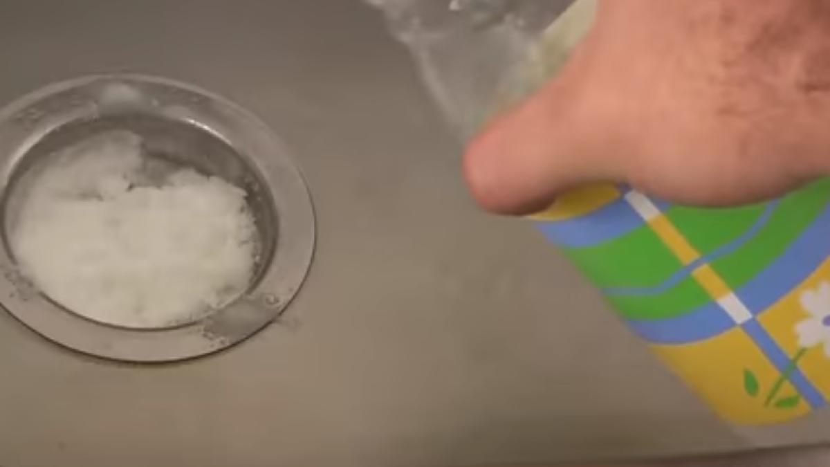 desfundare-chiuveta-truc_94493300