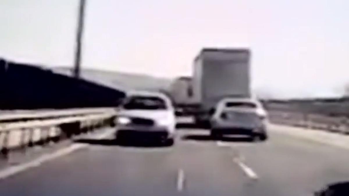 contrasens_autostrada_35892700