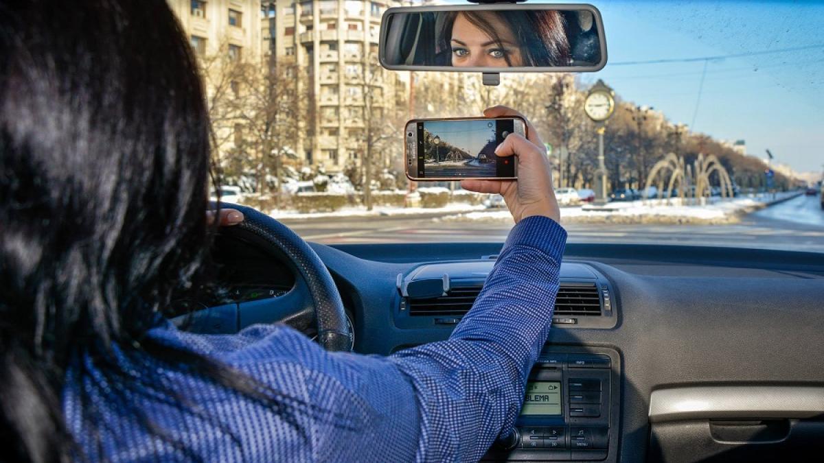 selfie_volan_siguranta_rutiera_politie_79227400