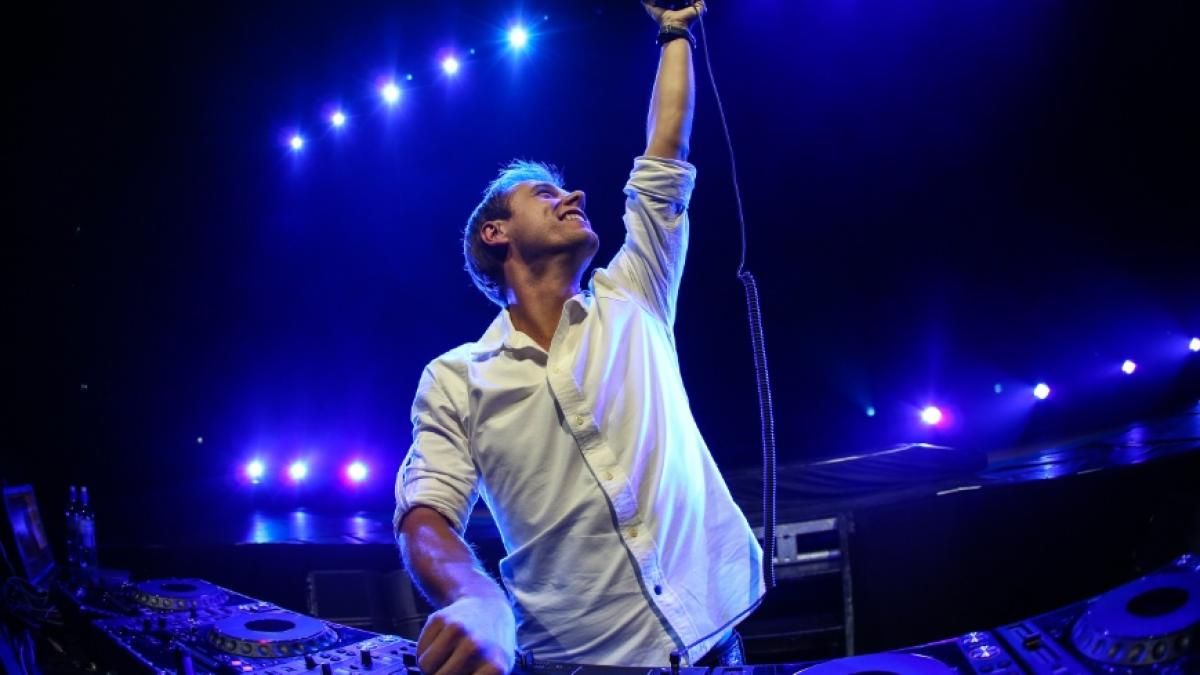 armin van buuren  show record la untold 2019