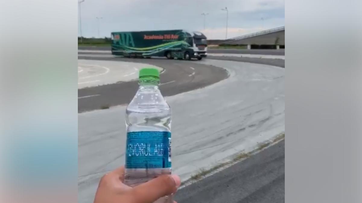 bottle-cap-challenge-titi-aur_01766800