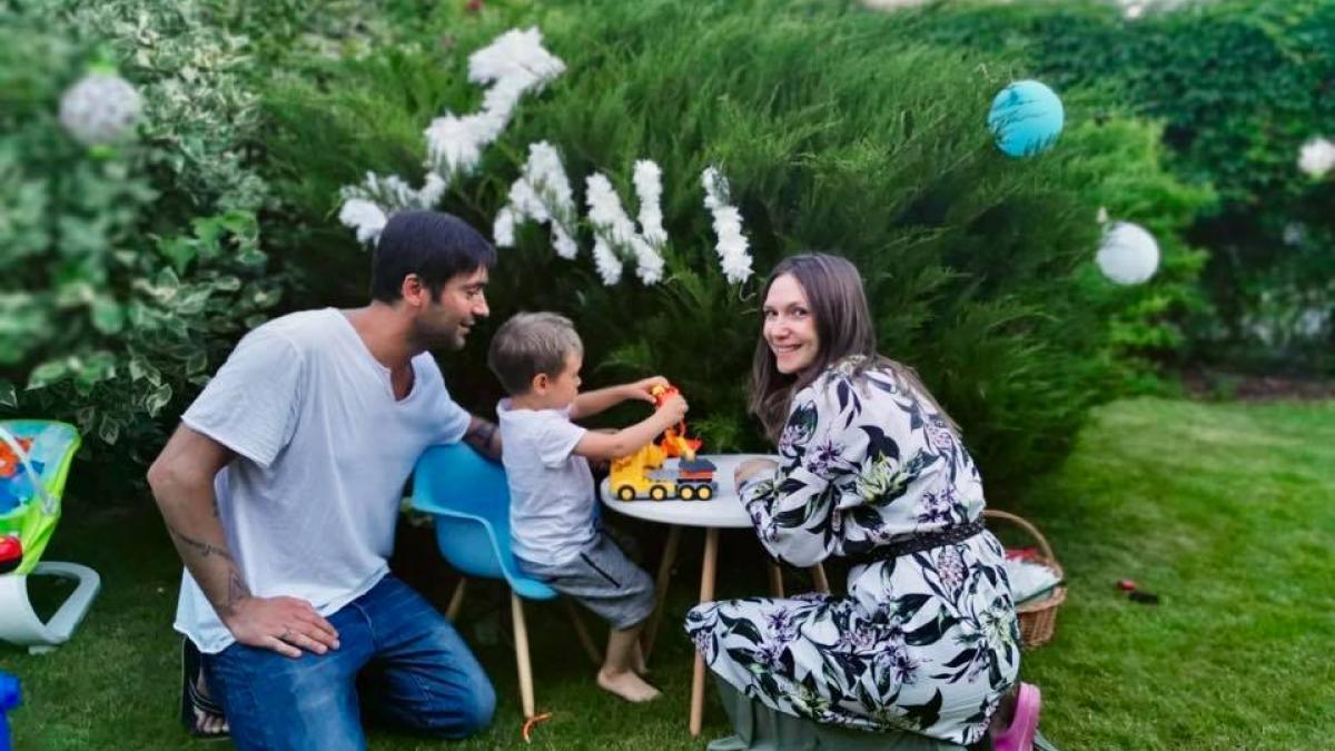 adela-popescu_64987200