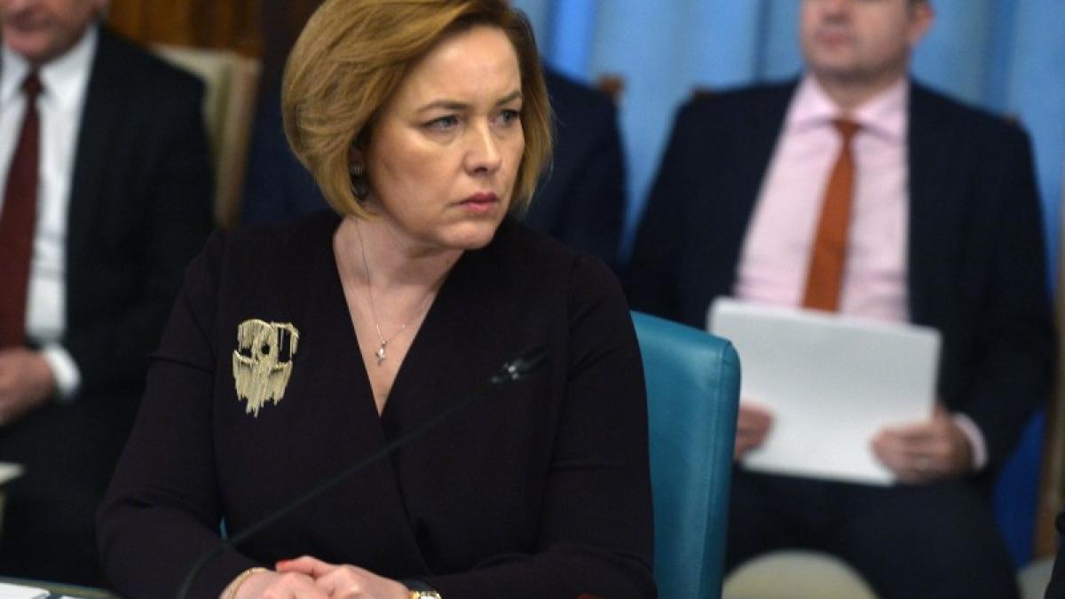 carmen-dan-la-birou_06792300