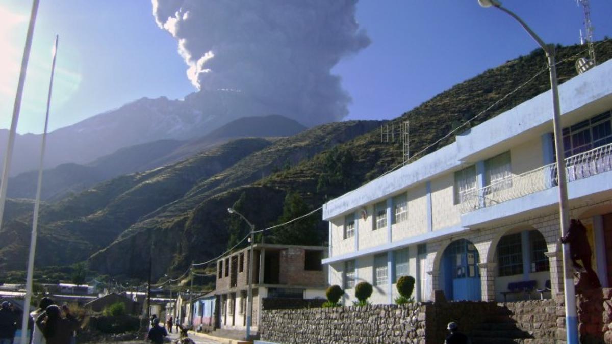 vulcanul-ubinas-peru_09953100