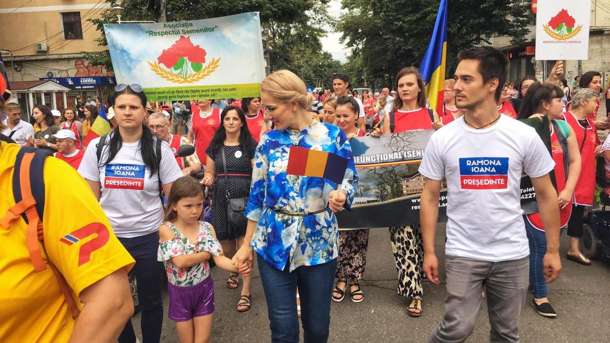 ramona-ioana-bruynseels_73732800