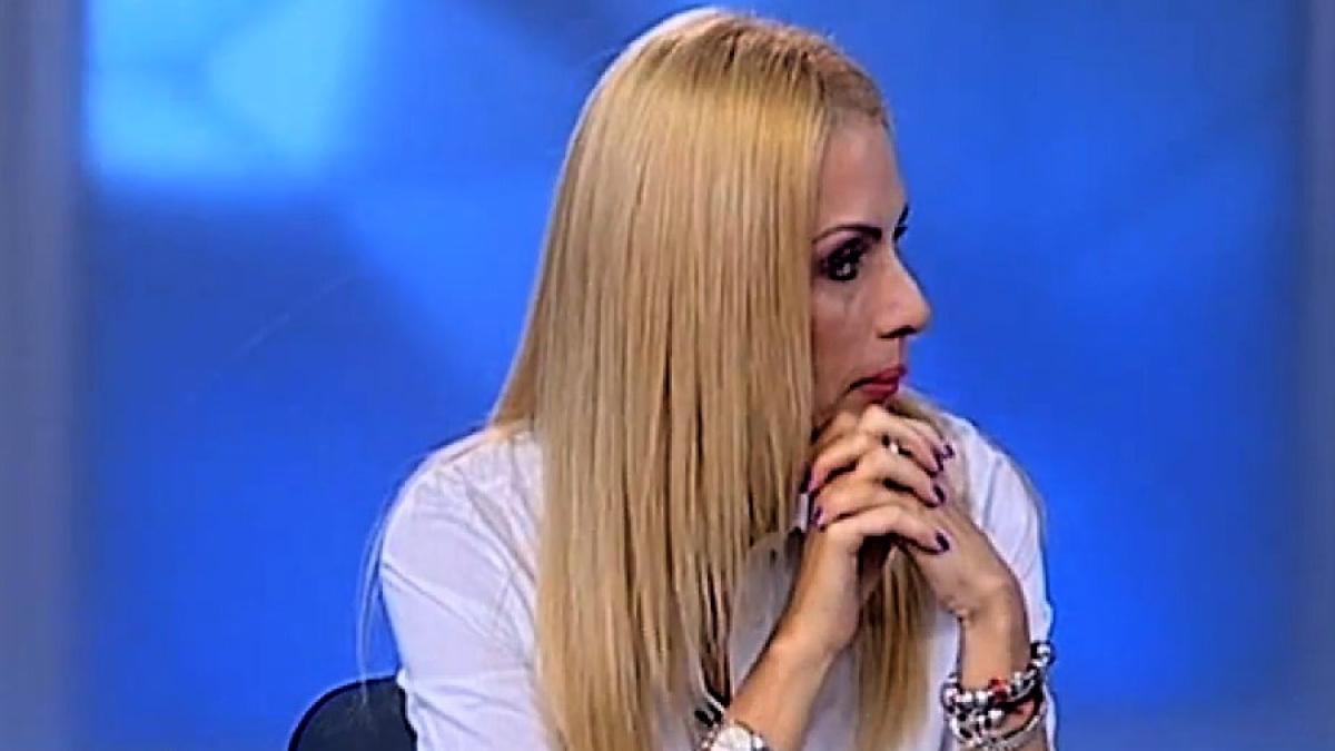 laura_vicol_rtv_blue_19371300