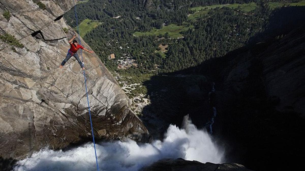 dean_potter_yosemite_highine_590_76518400