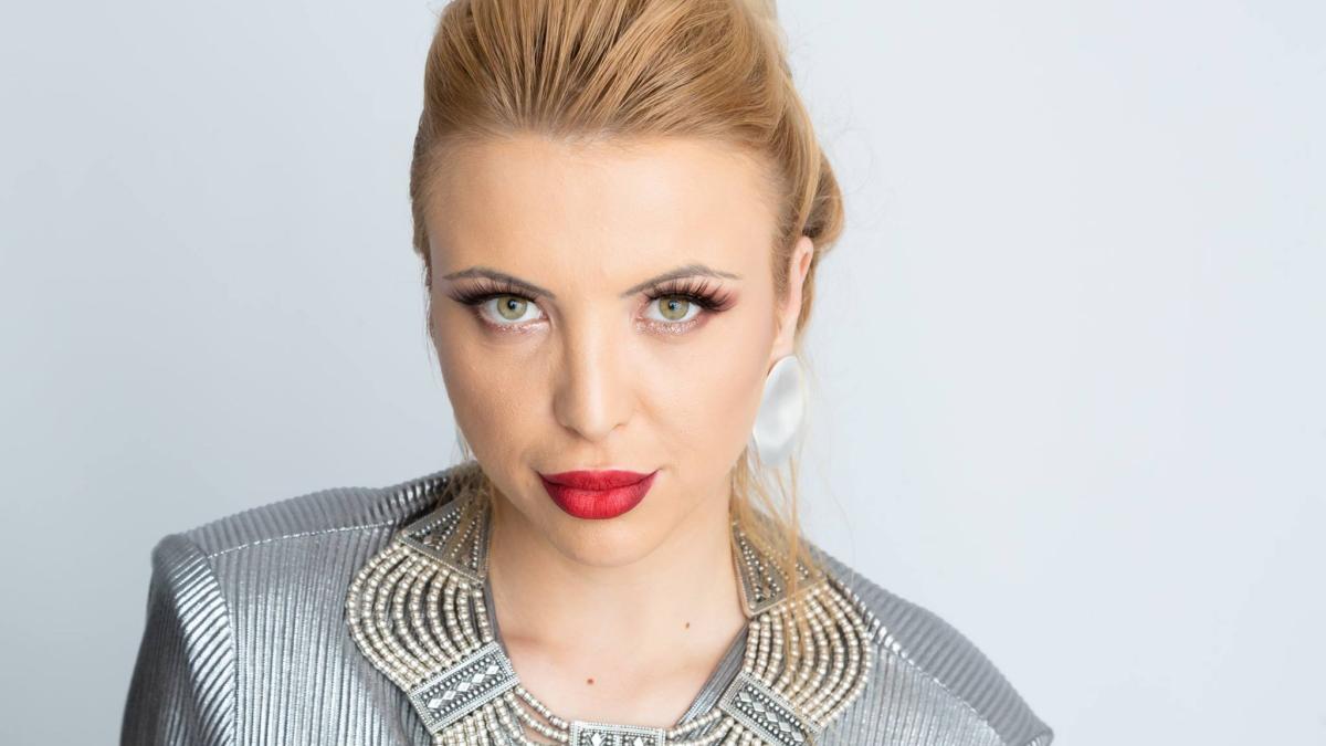 sabina_lisievici_61397800