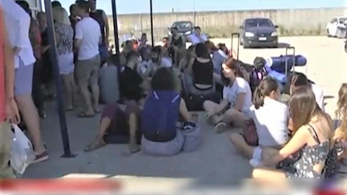 turisti_blocati_samothraki_65523000