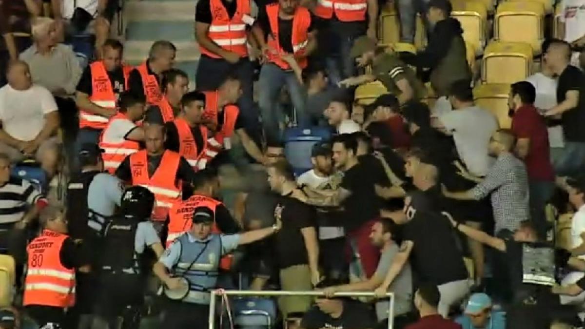 dinamo_bataie_tribune_25445900