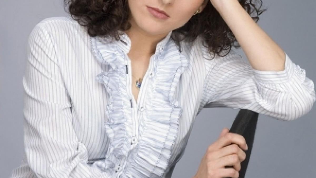 adriana-titieni-595315l_51162300