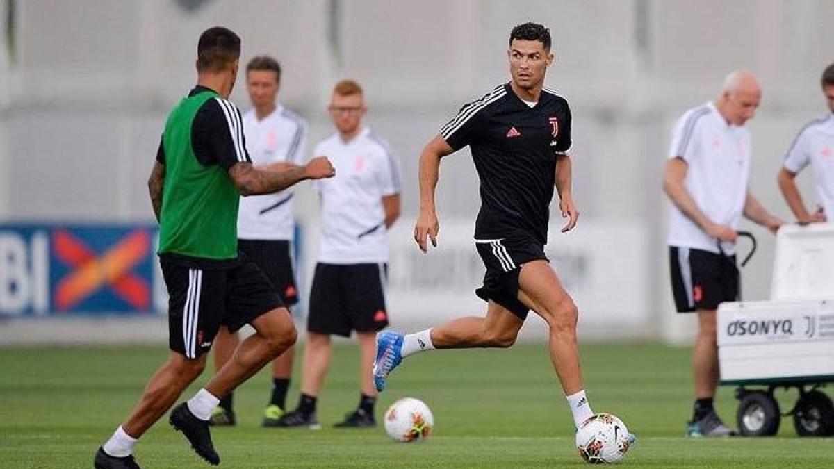 ronaldo_black_juve_16613100