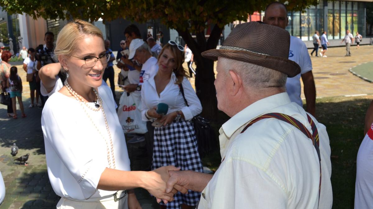 ramona-ioana-bruynseels_67725300