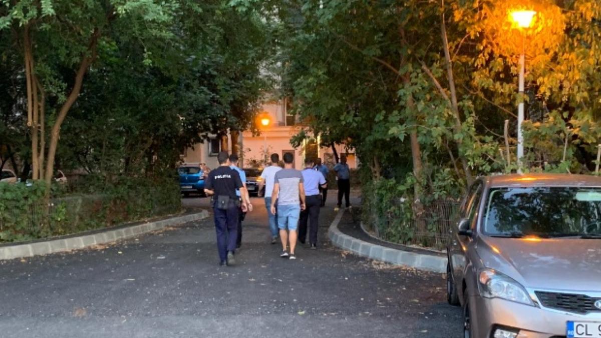 o-tanara-a-sunat-la-112-si-a-spus-ca-e-sechestrata-intr-un-bloc-din-drumul-taberei-informatii-de-611304_51567600