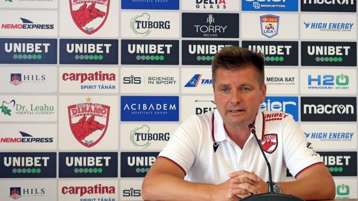 dusan_uhrin_dinamo_conf_002_36117400